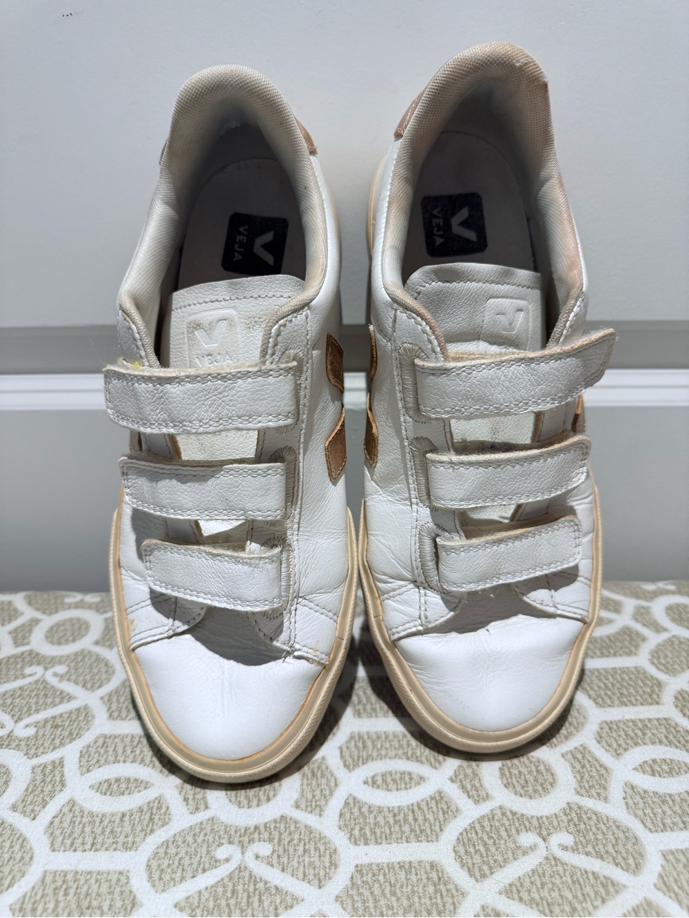 Veja Recife Logo Leather Sneaker. Size 9 - Picture 13 of 14